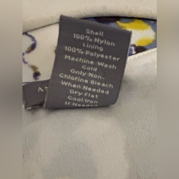 Ann Taylor Multicolor Abstract Short Sleeve Top, Size Small - Picture 7 of 9